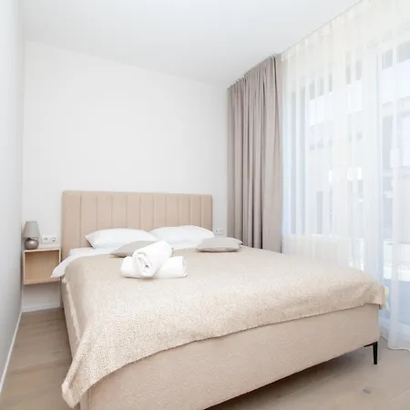 Cohost I Apt With Terrace, Selfcheck-in & Parking *