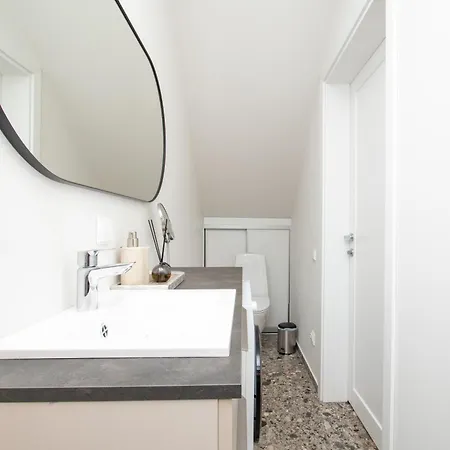 Cohost I Apt With Terrace, Selfcheck-in & Parking Apartment *